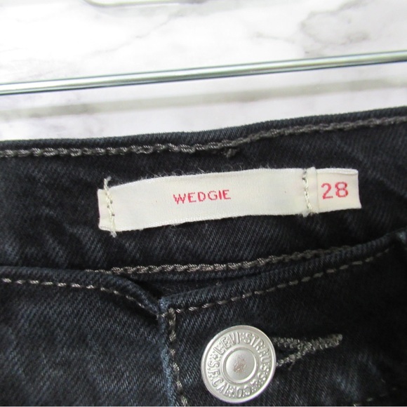 Levi's Premium Distressed Wedgie Icon in
Black Desert Denim Jeans Size 28 - Picture 7 of 17